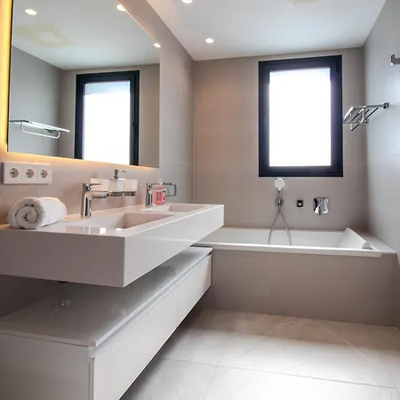 Elegant In Marbella, Sea Views, Infinity & Pool, Sauna, Gym, Spa, 5 Min To The * 마르베야